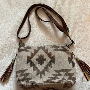 Jen and Co Aztec pattern crossbody